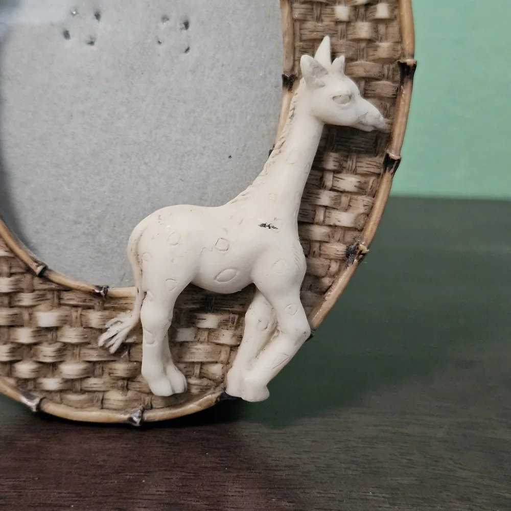 Vintage African Empire Woven Giraffe Oval Picture Frame‎ - 2x3